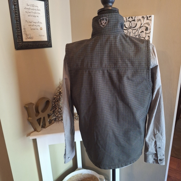 Ariat Men's Gray Plaid Like Zip Up Vest Warm Lining Sz Small - Picture 6 of 16